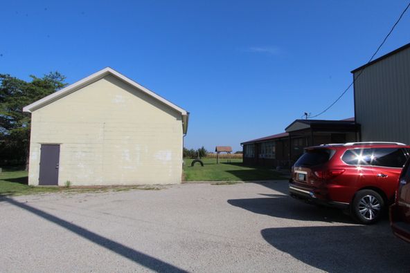 800 Front St., Gays, IL 61928